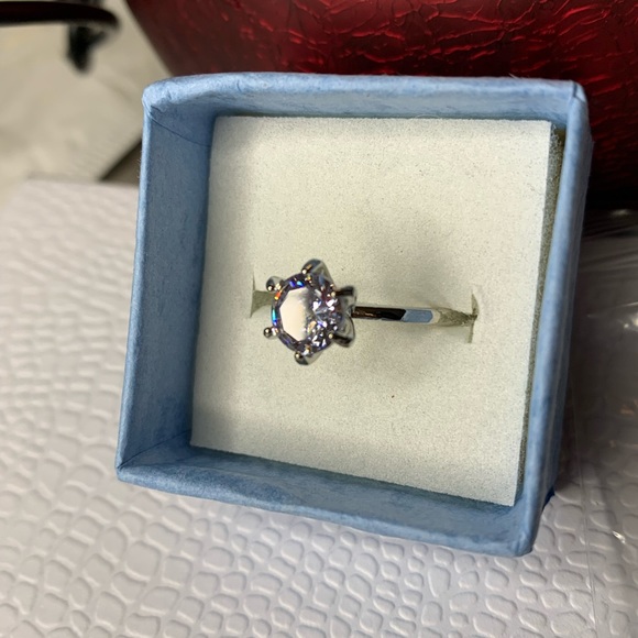 Size 6 Princess ring - Picture 1 of 4